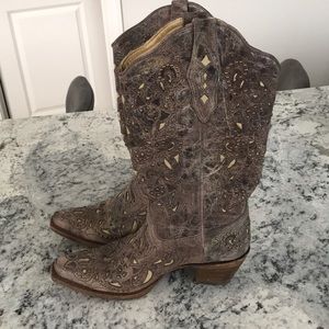 Detailed Cowboy boots